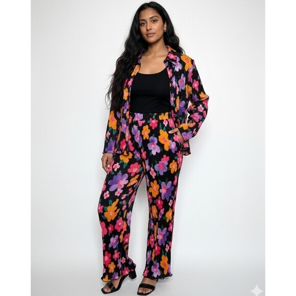 Piper & Scoot Dresses & Skirts - Piper and Scoot Women Multi Two Piece Set Size L/XL Plisse Flower Power